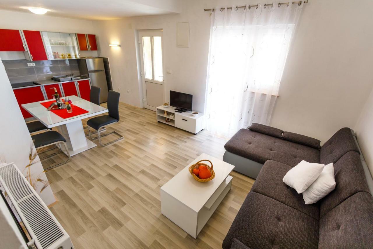 Apartman Dobrila Vrh  Exteriör bild