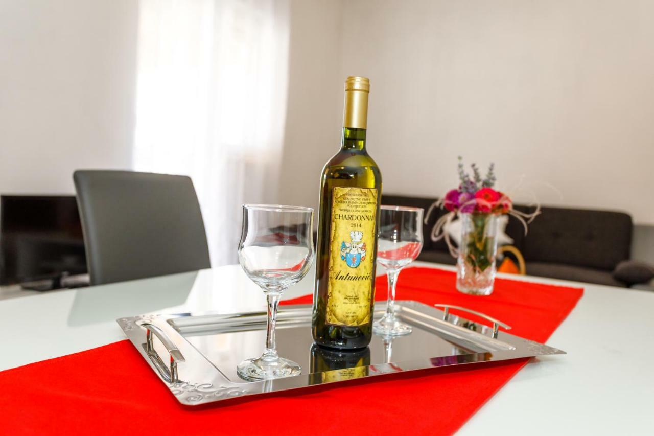 Apartman Dobrila Vrh  Exteriör bild