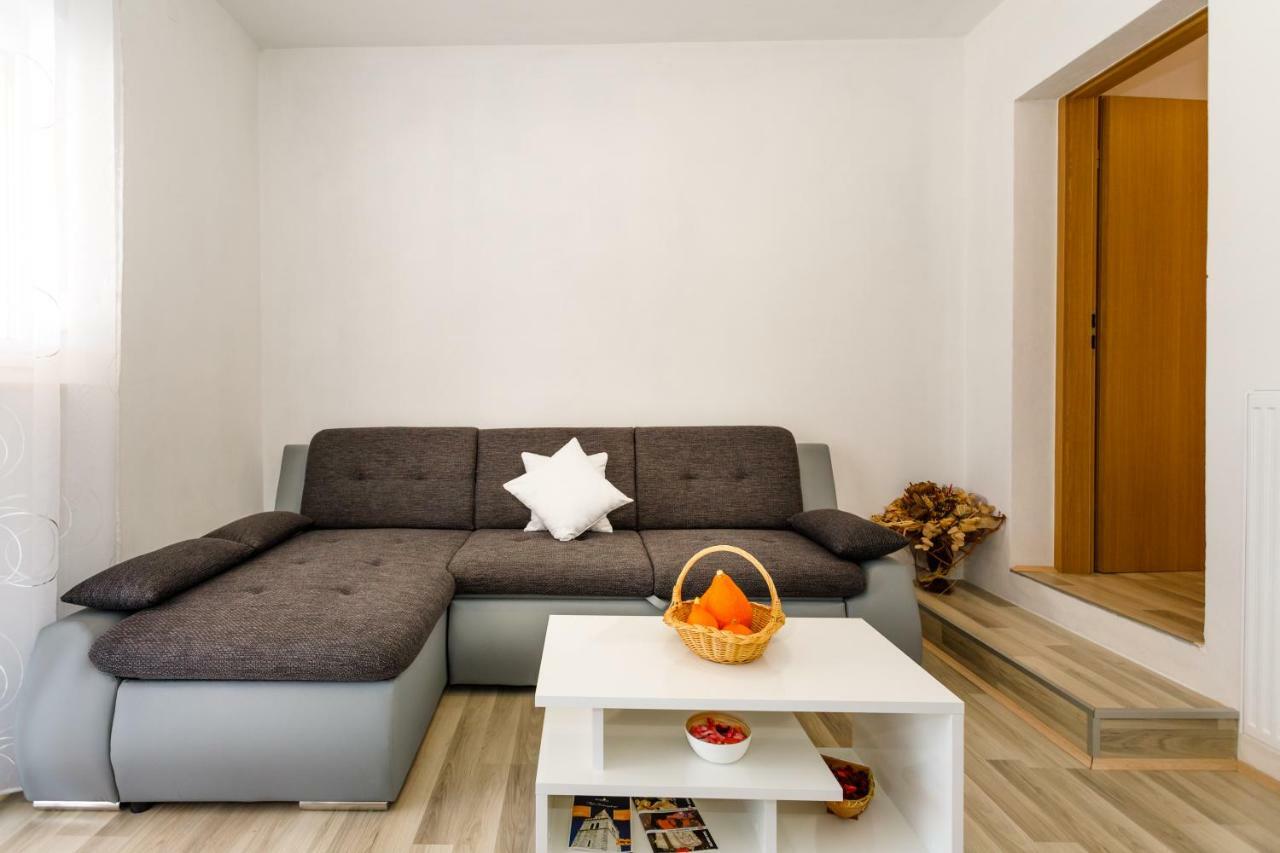 Apartman Dobrila Vrh  Exteriör bild