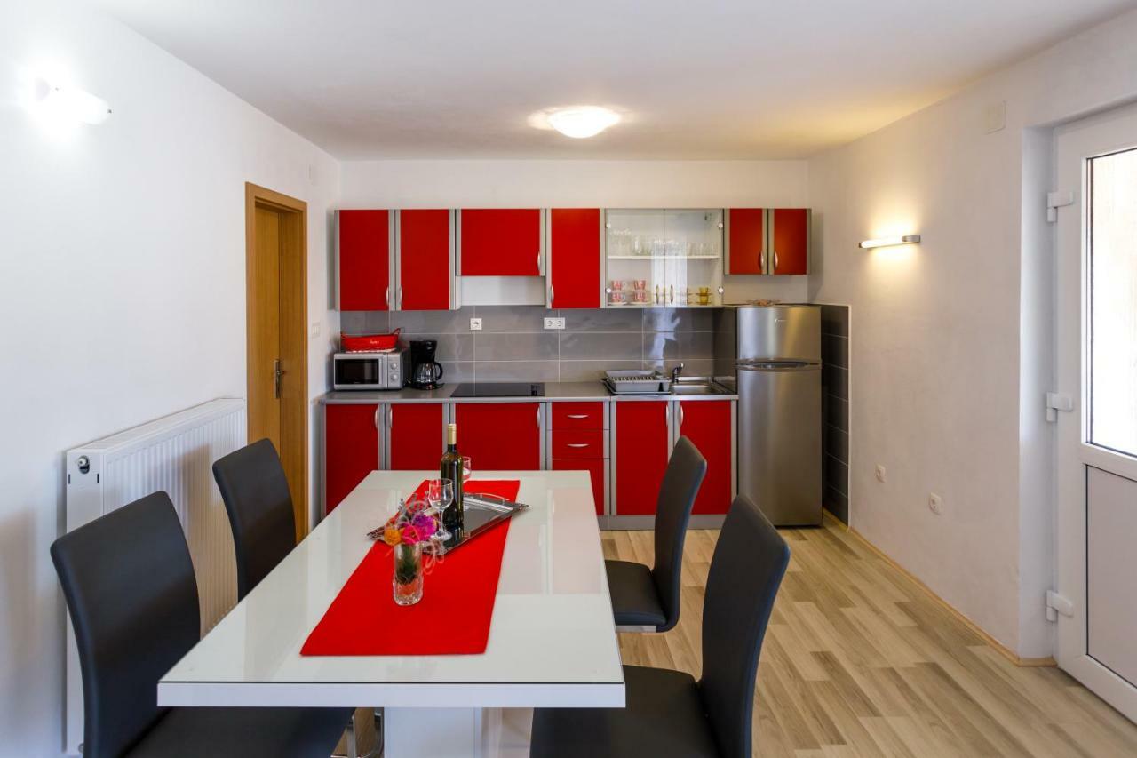 Apartman Dobrila Vrh  Exteriör bild
