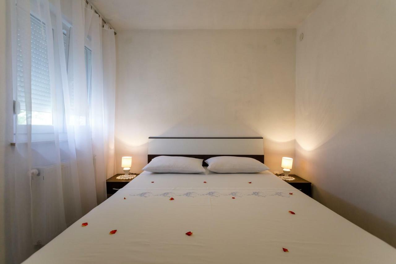 Apartman Dobrila Vrh  Exteriör bild