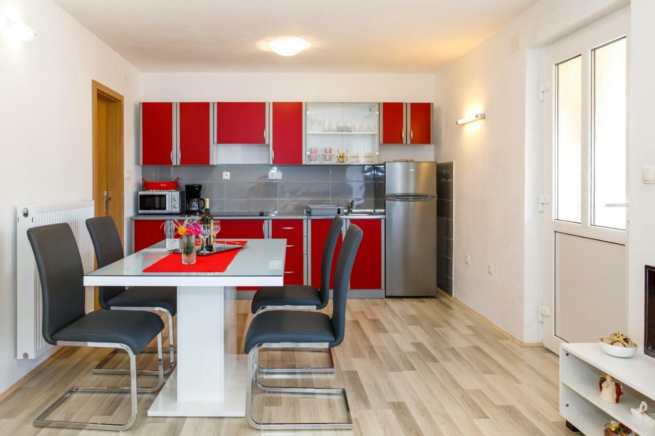 Apartman Dobrila Vrh  Exteriör bild