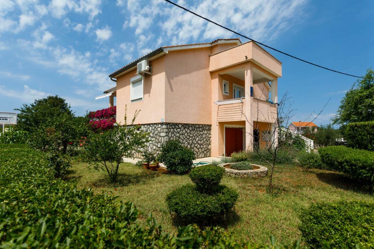 Apartman Dobrila Vrh  Exteriör bild