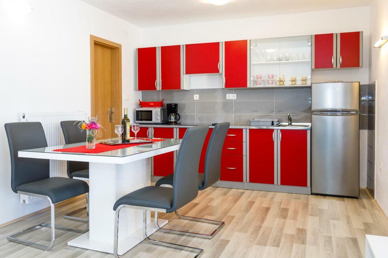 Apartman Dobrila Vrh  Exteriör bild