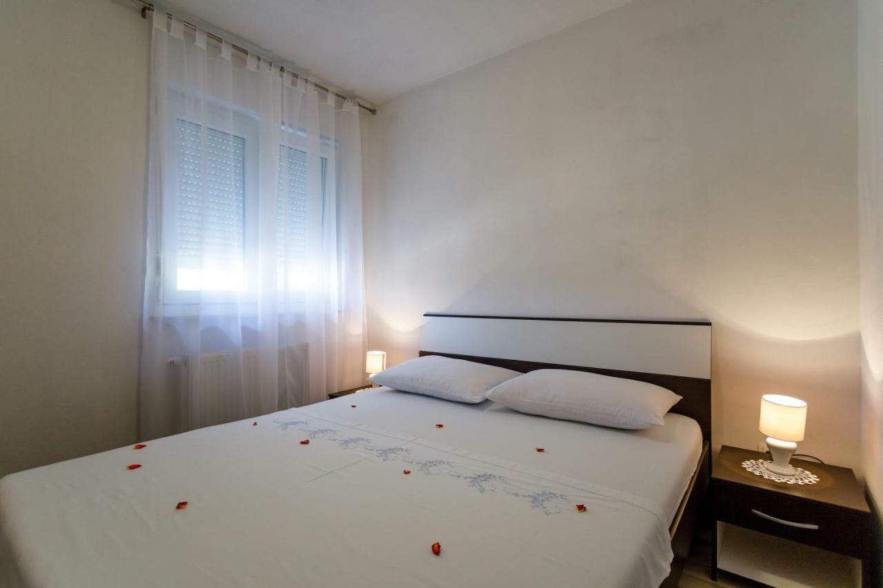 Apartman Dobrila Vrh  Exteriör bild