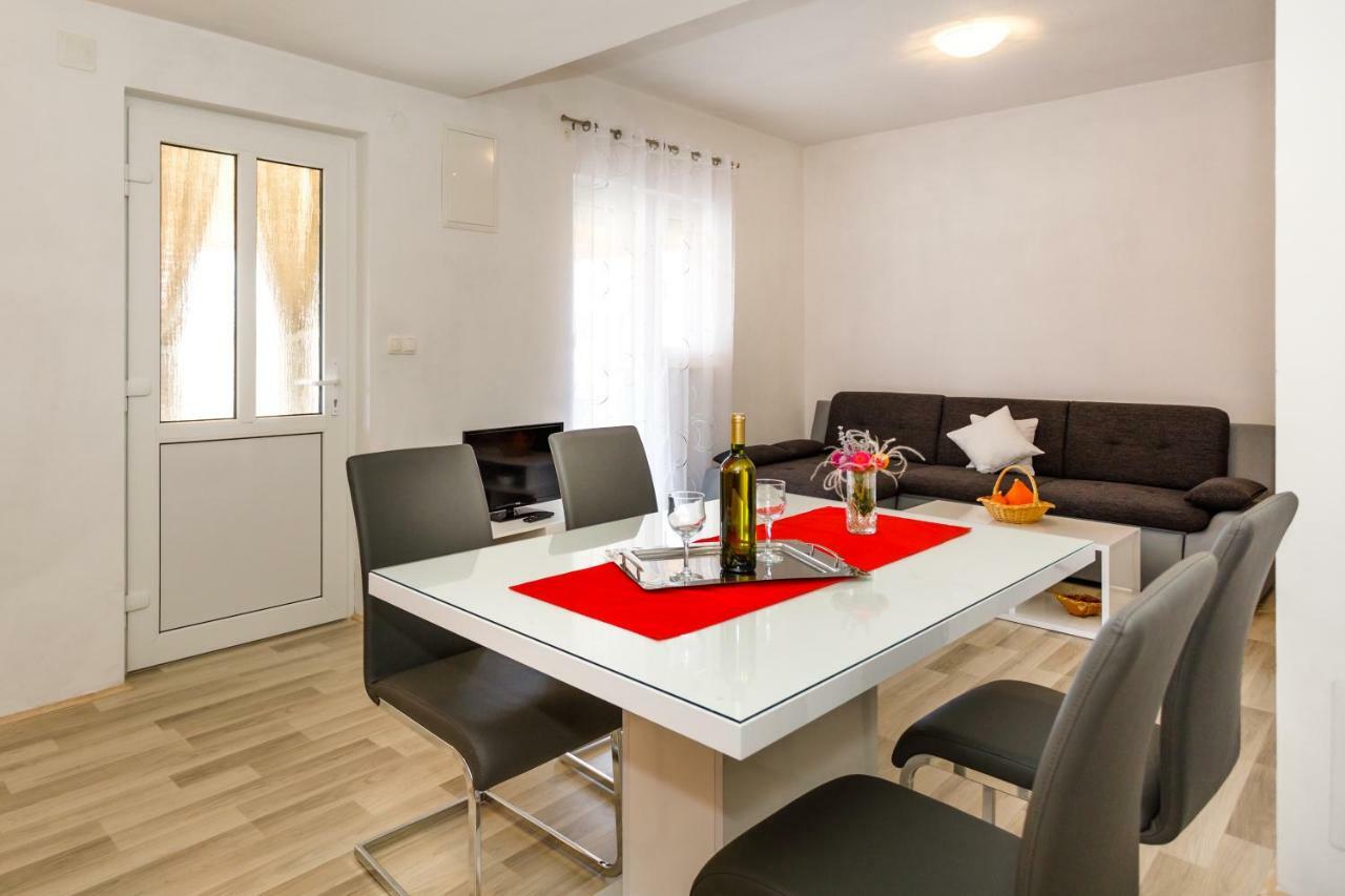 Apartman Dobrila Vrh  Exteriör bild