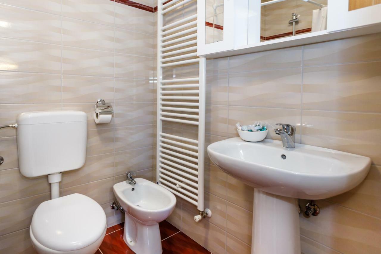 Apartman Dobrila Vrh  Exteriör bild