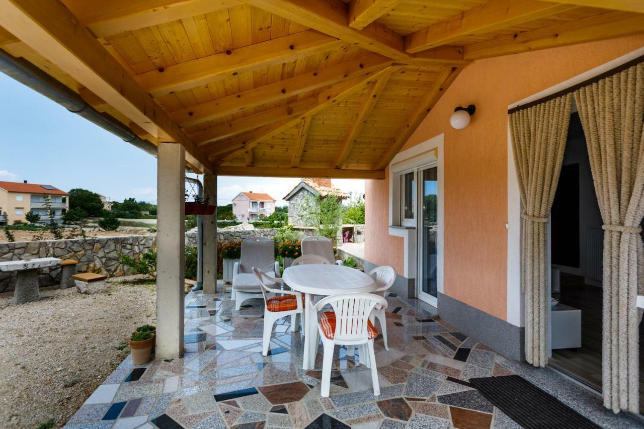 Apartman Dobrila Vrh  Exteriör bild